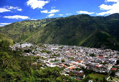 Baños - Photo by Dan Lipinski